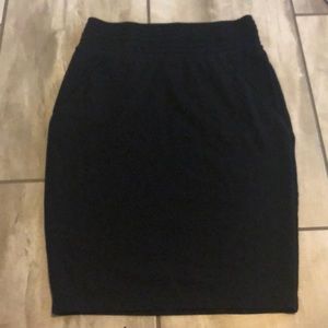 Black elastic pencil skirt w/ pockets